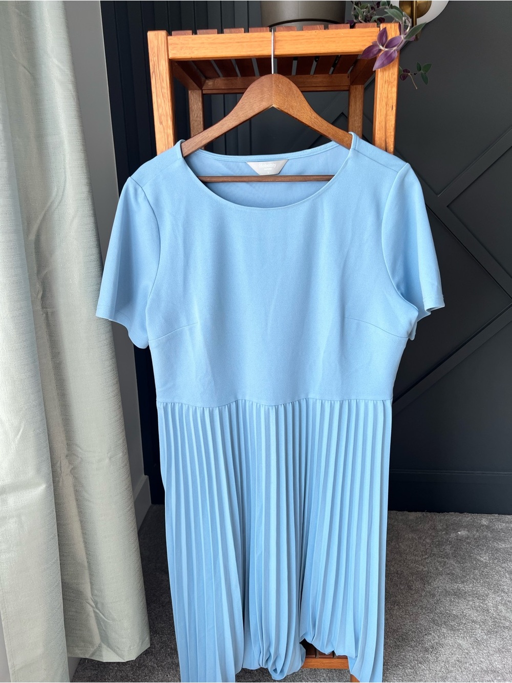 Light Blue Pleated Midi Dress with Short Sleeves